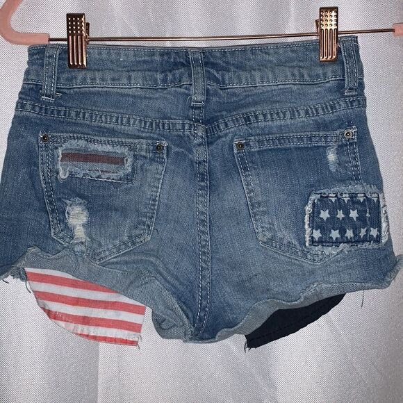 Denim Frayed Cut Off Distressed Shorts - Picture 5 of 5